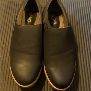 Flat loafers, business casual style